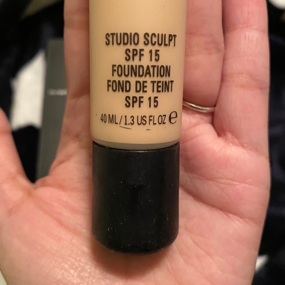 MAC Foundation-Studio Sculpt NC20
